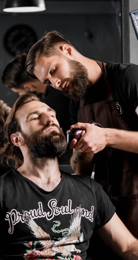 Maquina trabalhando no degrade em barbearia no Cambui